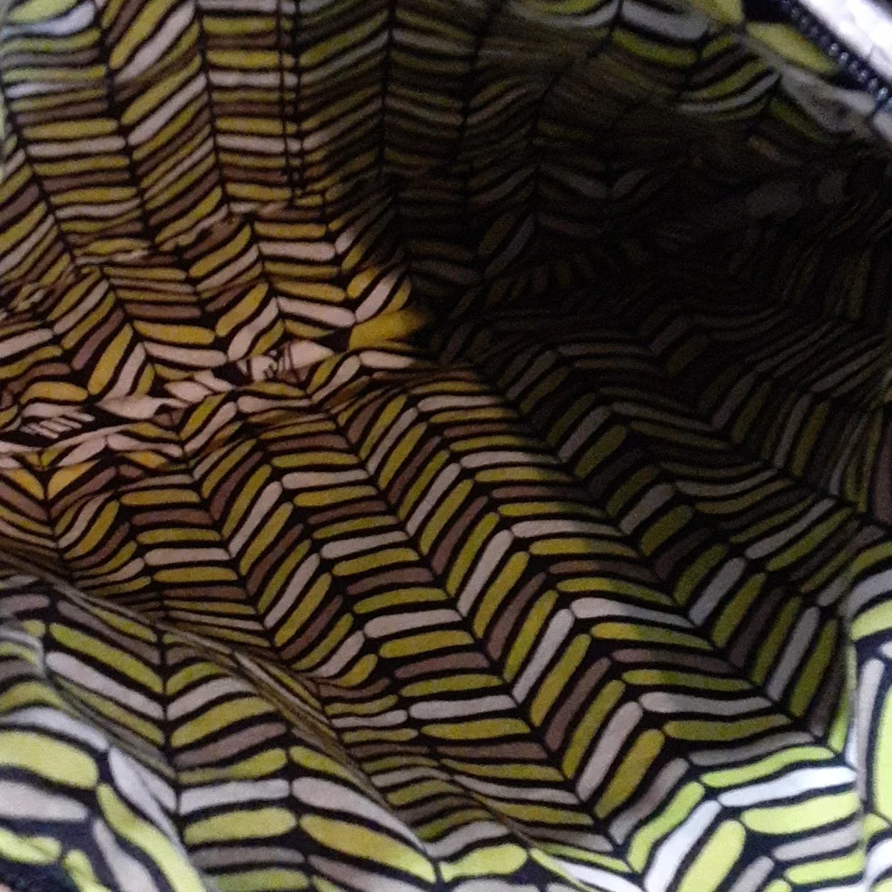 Vera Bradley Hipster....Excellent condition SOLD - Picture 5 of 7